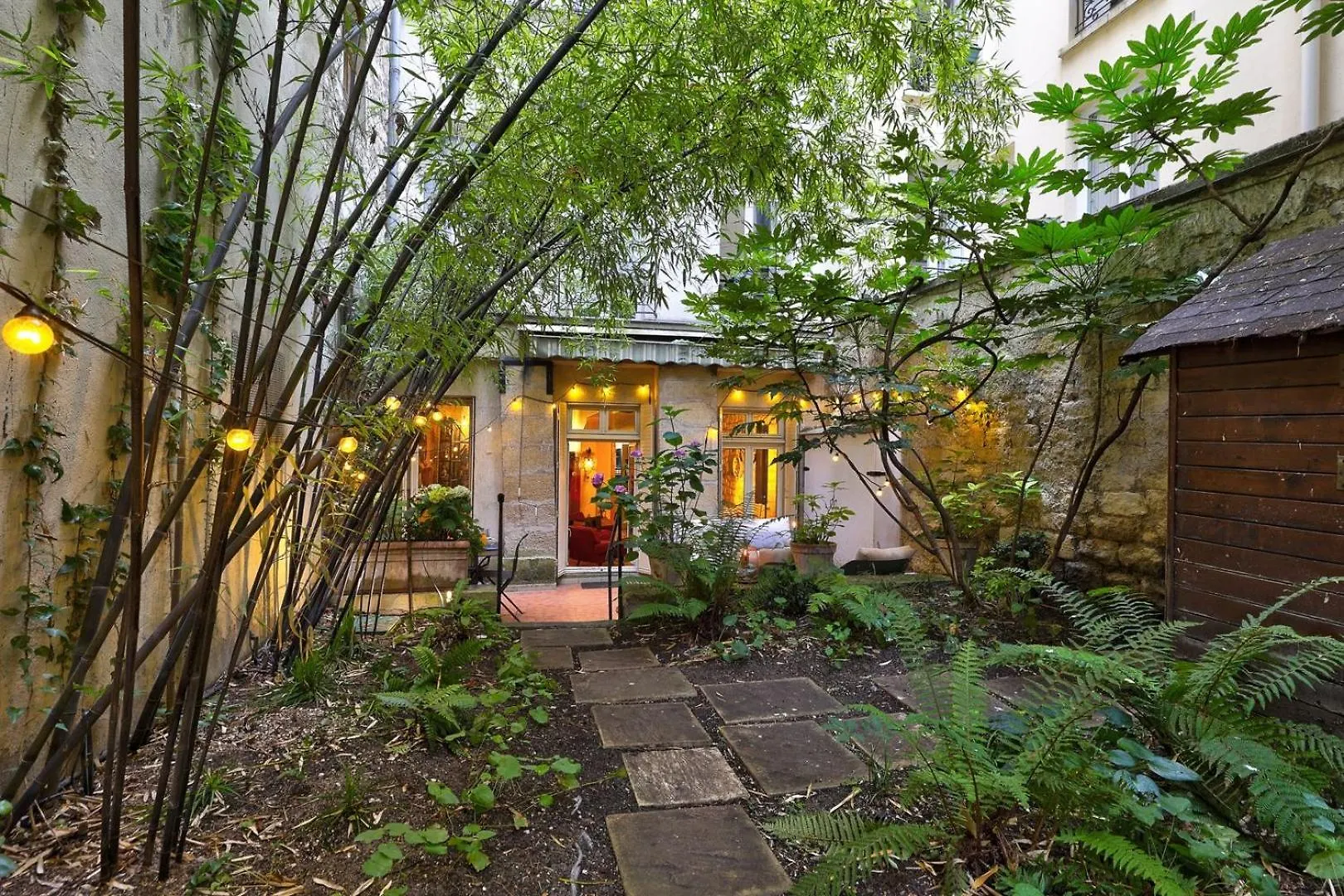 713 Colombier - Superbe A Paris